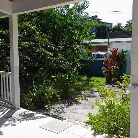 La Petite Maison, Spacieuse, Avec Jardin / Parking Sainte-Rose Esterno foto
