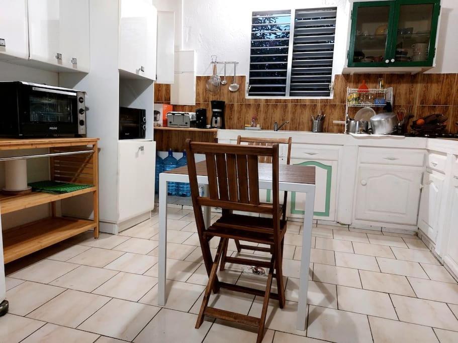 La Petite Maison, Spacieuse, Avec Jardin / Parking Sainte-Rose Esterno foto