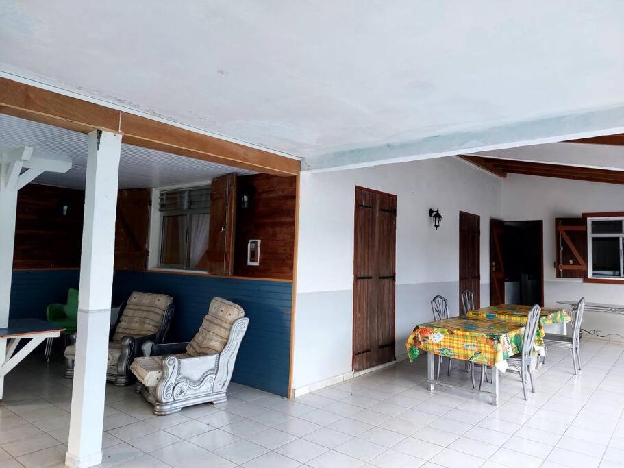 La Petite Maison, Spacieuse, Avec Jardin / Parking Sainte-Rose Esterno foto