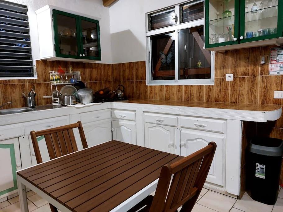 La Petite Maison, Spacieuse, Avec Jardin / Parking Sainte-Rose Esterno foto